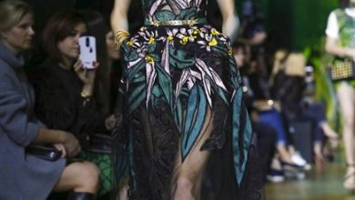 أزياء مستوحاة من غابات الأمازون يعرضها المصمم ايلي صعب في مجموعته لربيع 2018