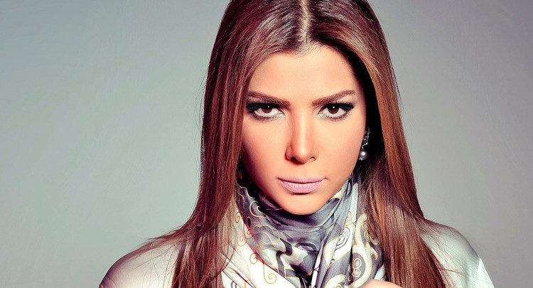 النجمة والمغنية السورية أصالة نصري قبل وبعد عمليات التجميل