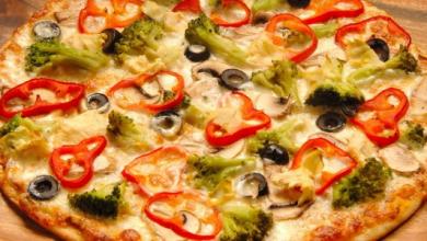 طريقة عمل البيتزا بعجينة الاعشاب اللذيذة بطريقة سهلة وبسيطة