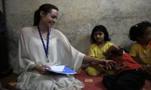 انجلينا جولي تزور اطفال سوريا