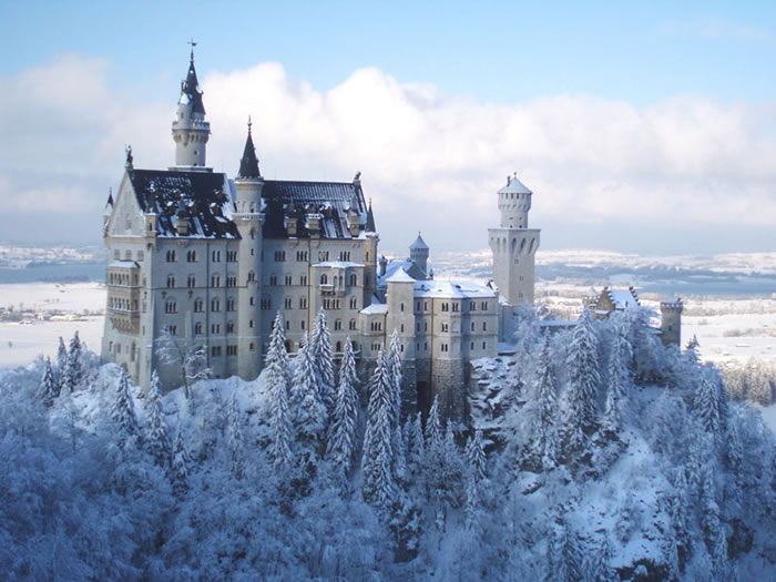 قلعة Neuschwanstein الشبيهة بالقصص الخيالية 2